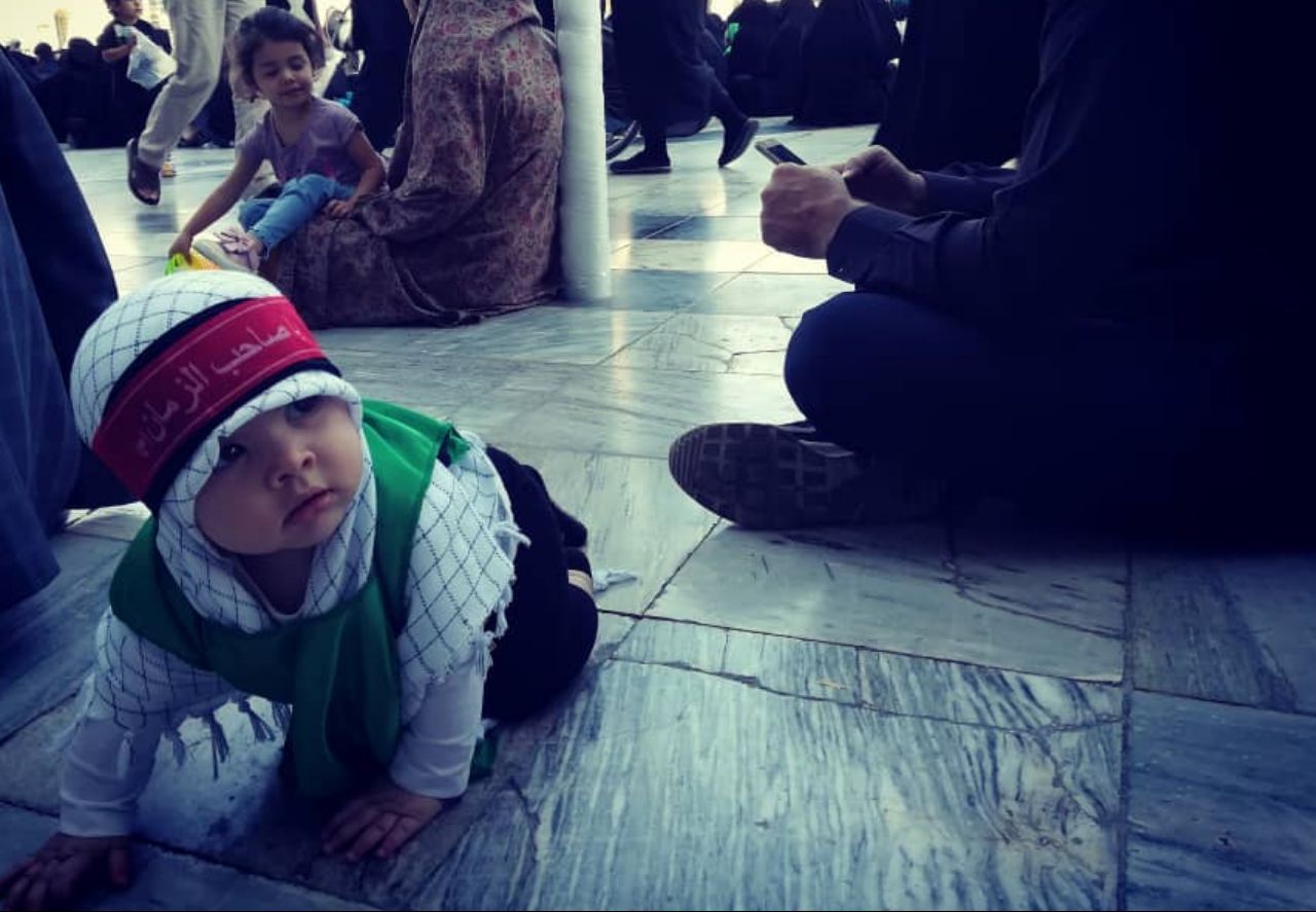 حضور پرشور زائران و مجاوران بارگاه ملکوتی حضرت رضا (ع) در مراسم شیرخوارگان حسینی + تصاویر