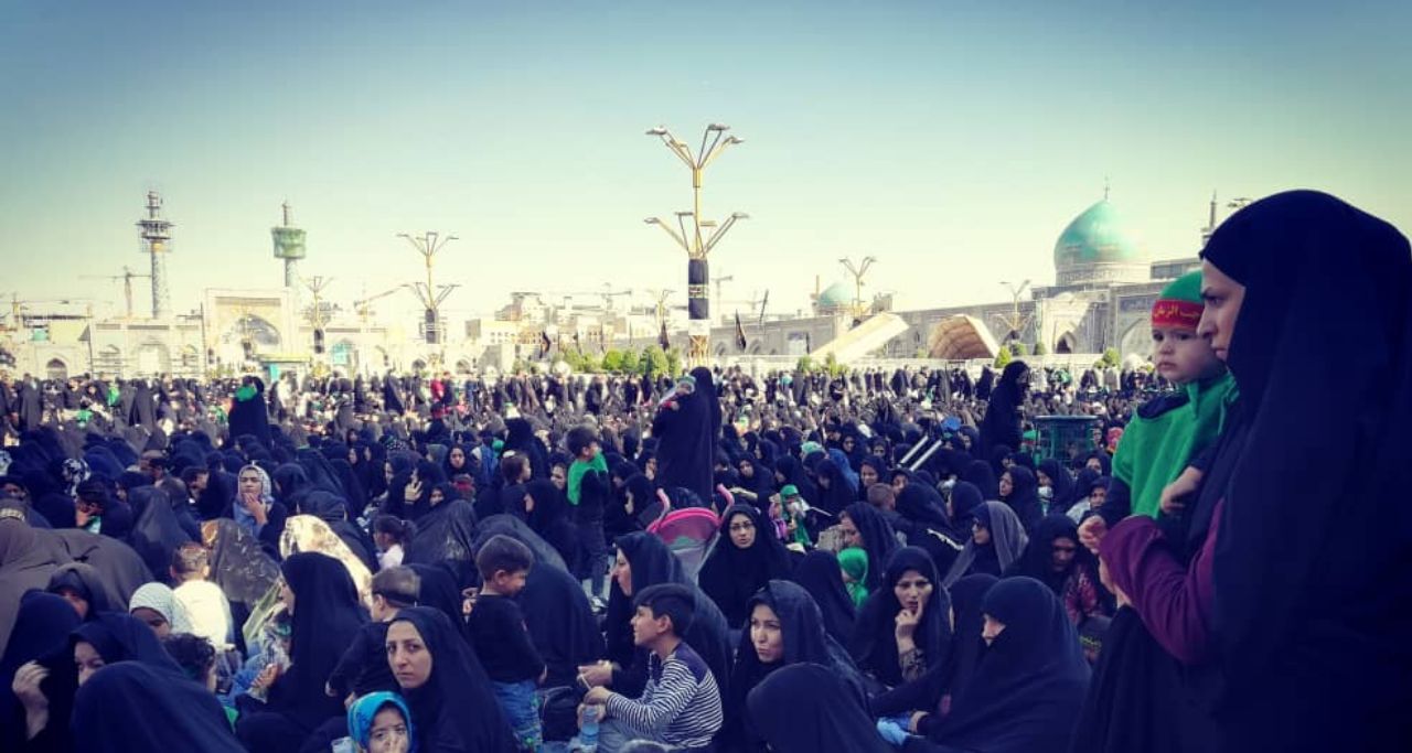 حضور پرشور زائران و مجاوران بارگاه ملکوتی حضرت رضا (ع) در مراسم شیرخوارگان حسینی + تصاویر