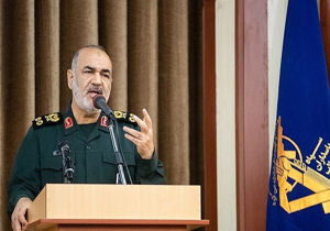 فرمانده کل سپاه در کنگره ملی شهدای استان مرکزی سخنرانی می‌کند