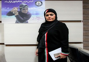 تجلیل از بانوی رکوردار شنا با دستان بسته
