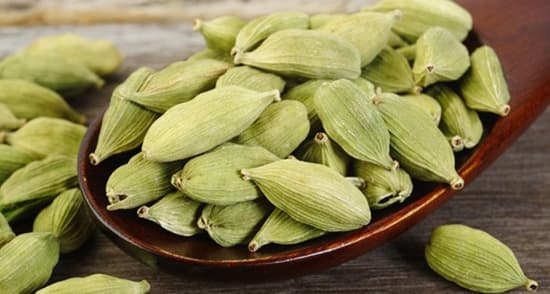 تاثیرات تغذیه مناسب بر روی خواب فرد/فواید هل چیست؟/ کشک بهترین آنتی اکسیدان است/آیا پاستیل مضر است؟/با کناره های نان باید چه کرد؟