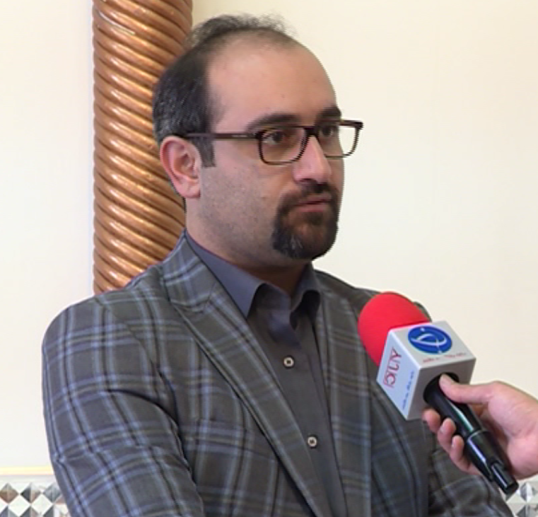 واکنش عضو شورای شهر تهران به گزارش «پیاده رو خواری در پایتخت»/حجت نظری: برخورد سلیقه‌ای با دستفروشان عامل بی انضباطی شهرداری است