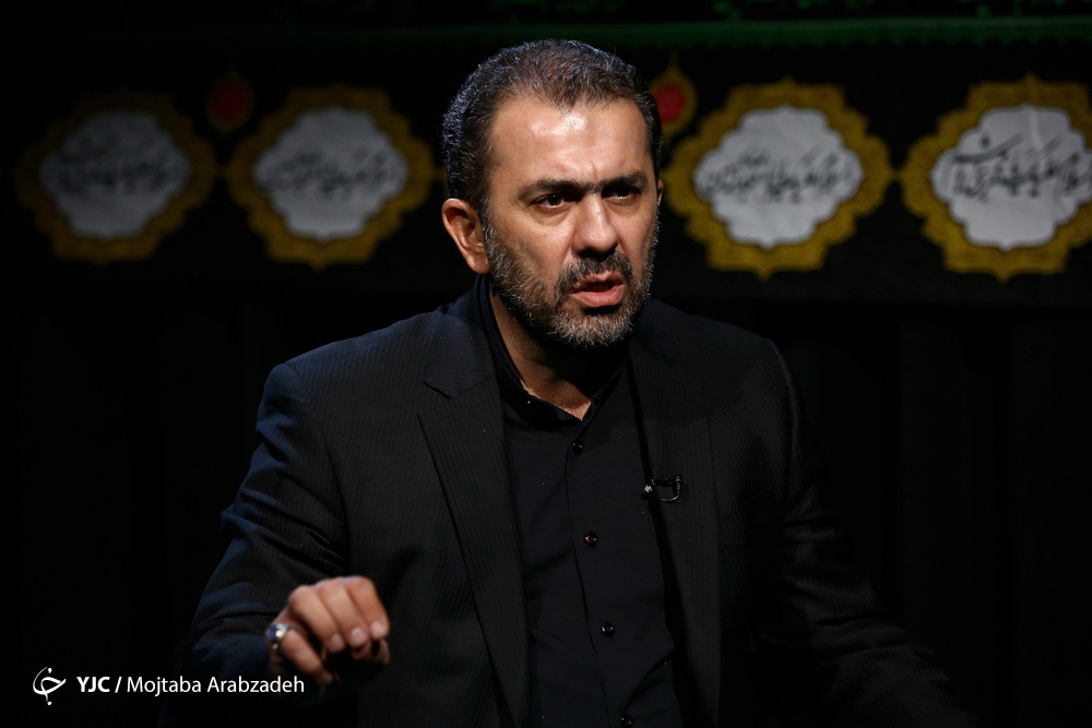 از نکته مهمی که مداحان باید رعایت کنند تا اهمیت بالابردن معرفت حسینی مردم، در گفت&zwnj;وگو با علی علیان، مداح اهل بیت (ع)