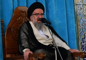 سیاستی که بخواهد به دین خط دهد چیزی جز حقه بازی نیست