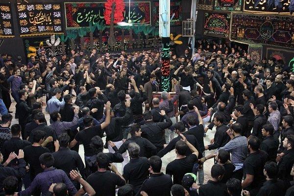 بوشهری‌ها در شب تاسوعای حسینی به سوگ نشستند