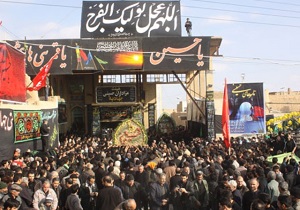 آیین نخل گردانی تکیه جهادیه سمنان برگزار شد