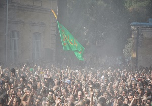 گل مالی لرستانی‌ها در عزای سالار شهیدان عاشورا+ تصاویر