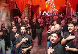 مراسم عزاداری عاشقان حسینی در بازار بزرگ کاشان + فیلم