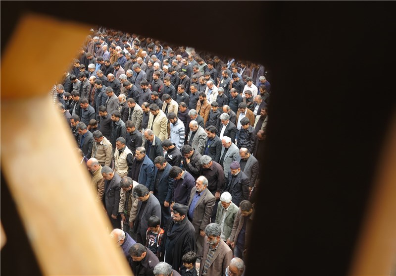 نماز ظهر عاشورا در بقاع متبرکه فارس اقامه شد + تصاویر