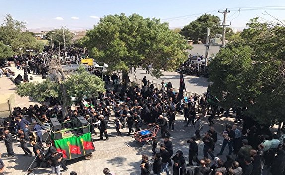 قزوین در روز عاشورای حسینی غرق ماتم و اندوه شد