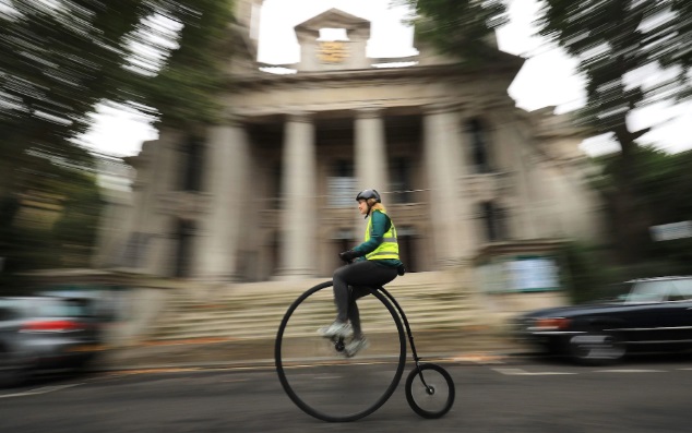تصاویر روز: از اعتراض مردم هنگ کنگ در مقابل کنسولگری آمریکا تا برگزاری مراسم ماه محرم در پاکستان و عراق