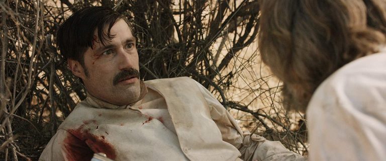 نقد و بررسی فیلم &laquo;Bone Tomahawk&raquo;؛ همه چیز درباره یک ضیافت خون و مرگ!