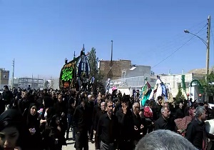 مراسم نخل‌گردانی در باغزندان شاهرود + فیلم