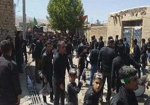 گوشه‌ای از عزاداری عاشقان حسینی در روستای تکه + فیلم