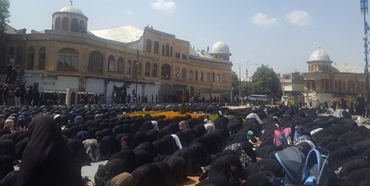 نماز ظهر عاشورا در میدان مرکزی شهر همدان اقامه شد