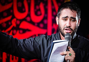 رجزخوانی مداح اهل بیت(ع) در شب تاسوعای حسینی + فیلم