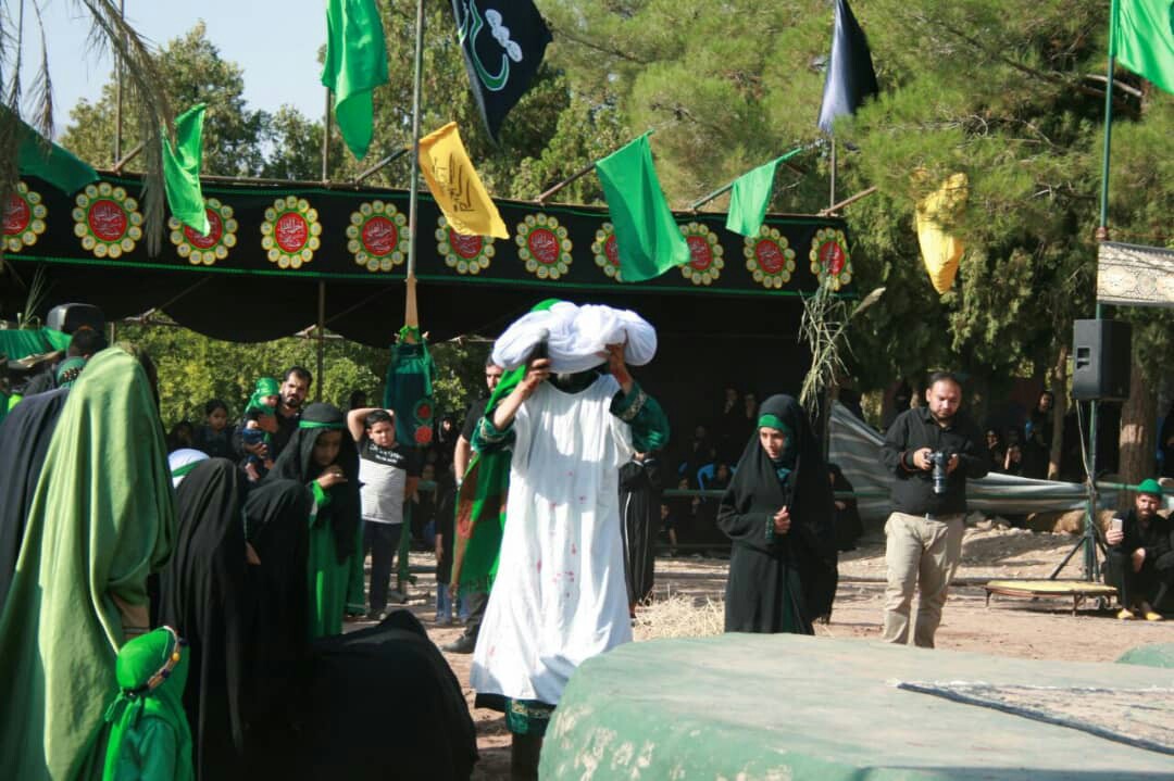 شبی که غریبی در آن موج می زند