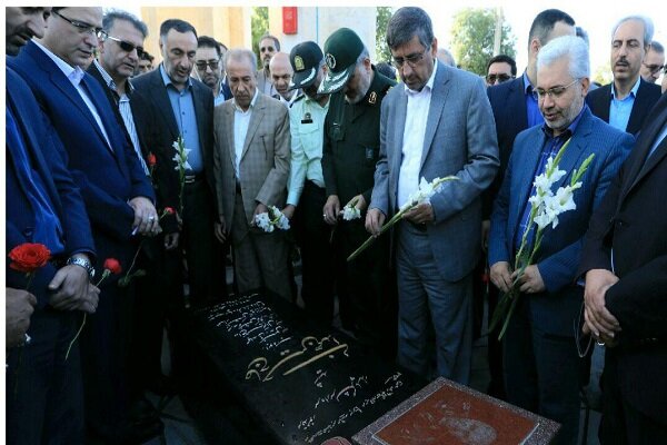 تجدید بیعت استاندار و  مدیران استان با شهدا