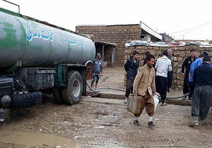 آبرسانی به ۱۸ روستای سیل‌زده پلدختر با تانکر