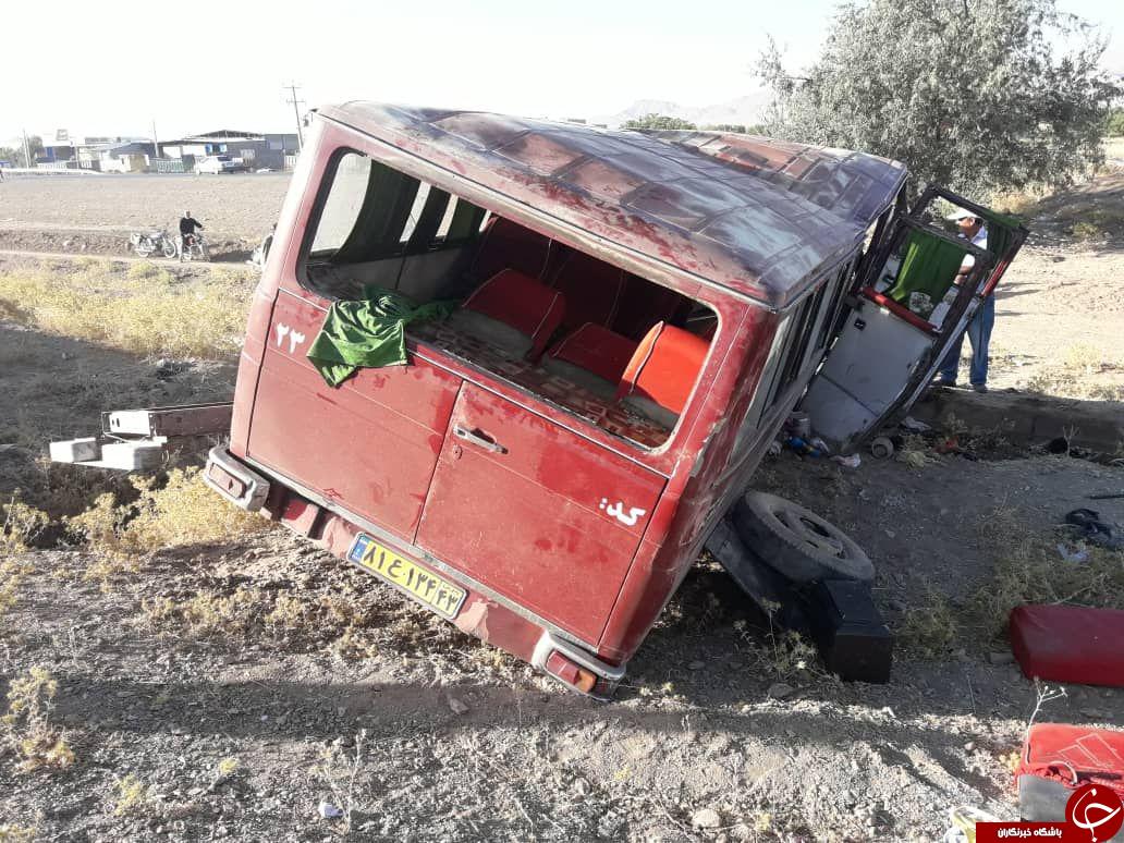 ۱۸ مصدوم براثر واژگونی مینی بوس در محور تیران به داران