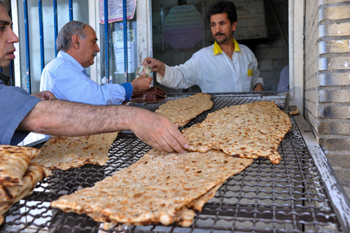 نان کم نیست نان&zwnj;خور&zwnj;ها اضافه شده&zwnj;اند!
