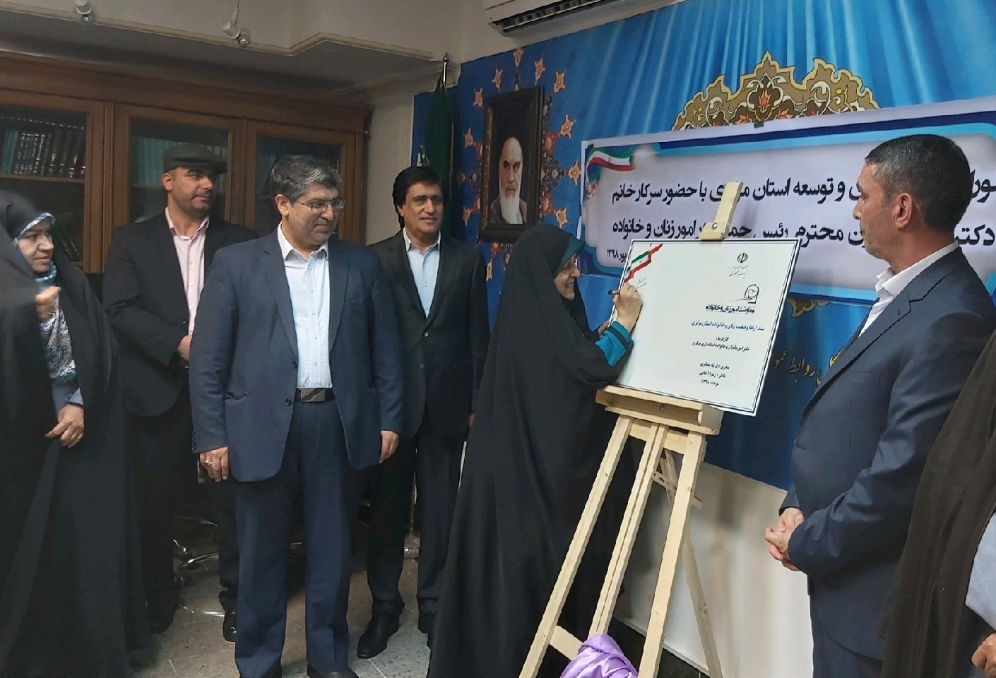 رونمایی از سند ارتقاء وضعیت زنان و خانواده استان مرکزی /گرد آوری سند وضعیت زنان و خانواده در دستور کار برای همه استان&zwnj;ها