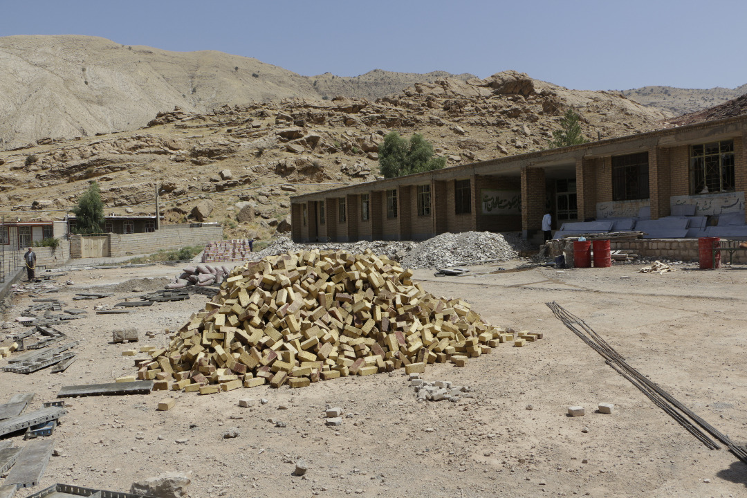غبار مهر بر مناطق سیل&zwnj;زده &laquo;پلدختر&raquo;/ مدارس لرستان در تکاپوی شروع سال تحصیلی جدید