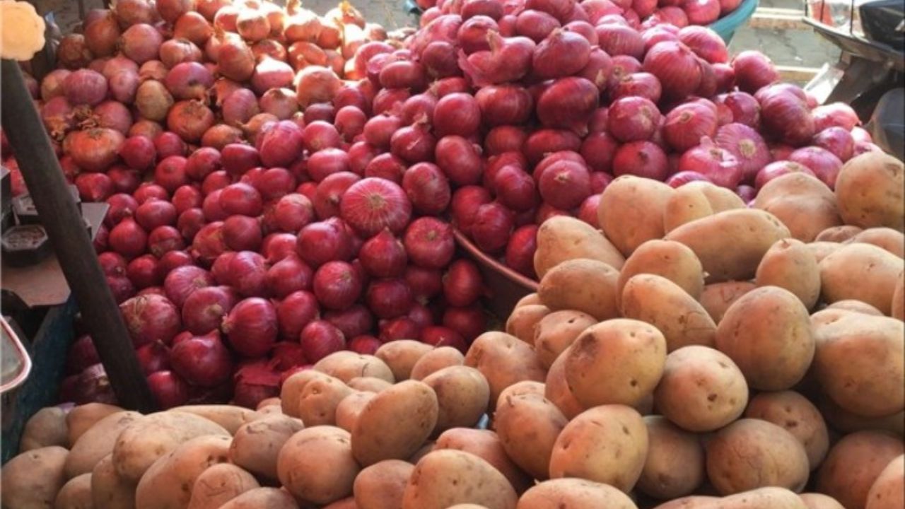 کمبودی در عرضه سیب زمینی و پیاز وجود ندارد/ استمرار کاهش قیمت میوه تا پایان ماه صَفر