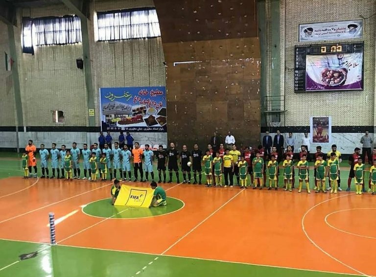 سن ایچ ساوه در انتظار دیدار بیرون از خانه