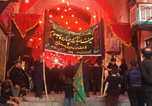 کاروان عشق و مراسم شبیه&zwnj;خوانی در آران و بیدگل/ هیئت عزاداران سینه&zwnj;زنی در شاهرود + فیلم و تصاویر