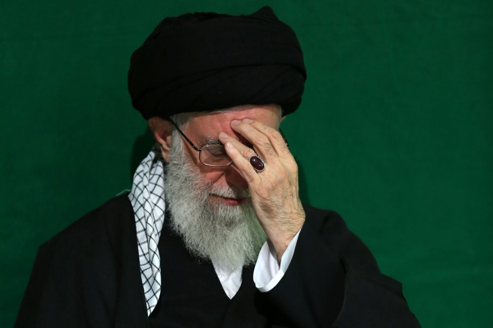 امام سجاد (ع) فرزند و پیام‌آور عاشورا و مبارز در مقابل کاخ ستم یزید است +عکس