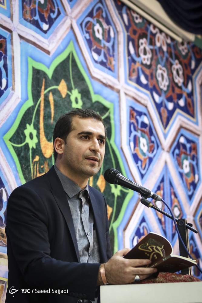 پررنگ&zwnj;ترین نقش در هیئت را شاعر دارند / بعضی دکلمه ها از مداحی تاثیرگذارتر است / در دستگاه&zwnj;های دولتی حمایتی از شعر آیینی نمی&zwnj;شود /
