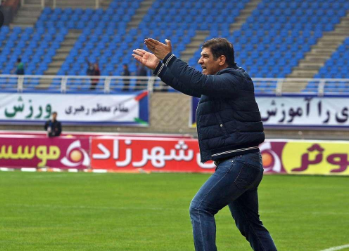 مهاجری: تشویق تماشاگران نساجی ما را به بازی برگرداند