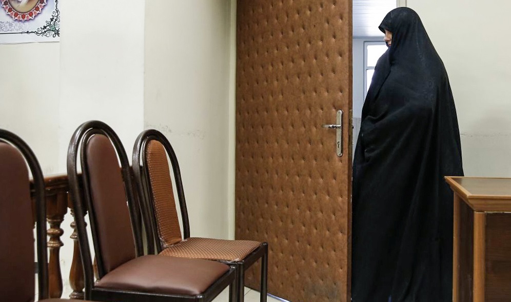 پوشش متفاوت شبنم نعمت زاده در دادگاه