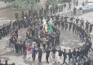 مراسم عزاداری روز هفتم امام حسین(ع) در «شم‌آباد» + فیلم