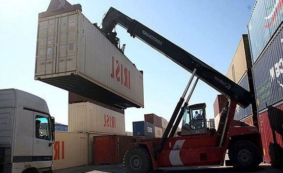 صادرات ۵۹۳ هزار تن کالای استاندارد از مرز مهران به عراق