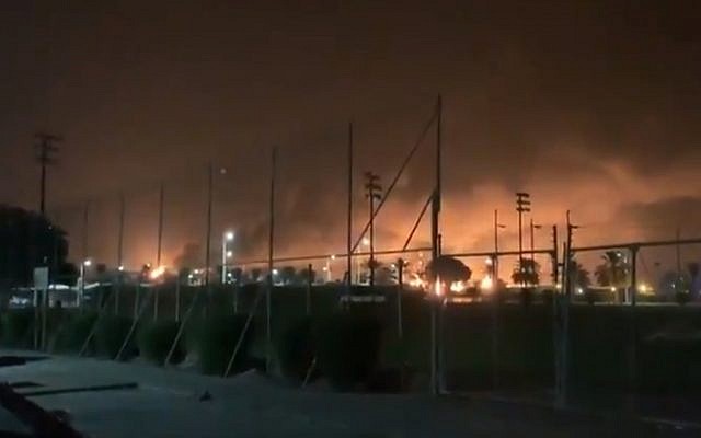 قطع ۵ میلیون و ۷۰۰ هزار بشکه تولید نفت عربستان/ ذخایر استراتژیک تنها جوابگوی ۳۰ روز است/ افزایش قیمت ۱۰۰ دلاری با ادامه حملات