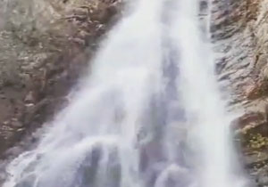 برپایی نمایشگاه ویژه ماه محرم در روستای تکه/ نمایی از آبشار زیبا در روستای کیارام + فیلم و تصاویر