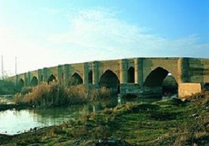 آغاز عملیات بازسازی پل تاریخی چهر در شهرستان هرسین