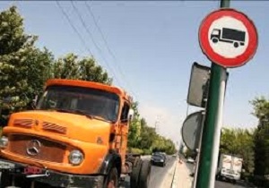 محدودیت تردد وسایل نقلیه سنگین باری در محور‌های طبس