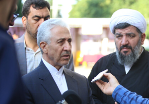 بررسی پایان نامه‌های تحصیلات تکمیلی با جدیت انجام می‌شود
