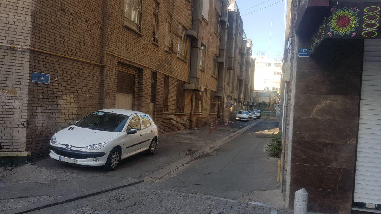 شهرداری فضای عمومی را پارکینگ اختصاصی کرد!