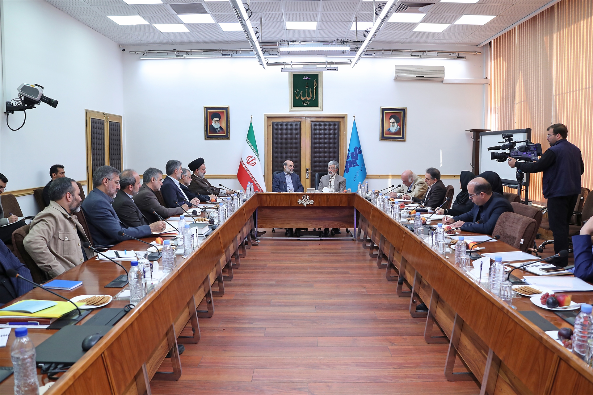علی عسکری: فرهنگستان به موقع اقدام به واژه گزینی کند، رسانه ملی با فوریت برای ترویج آن به میدان می&zwnj;آید/حداد عادل: رسانه ملی را پاسدار زبان فارسی می&zwnj;دانیم