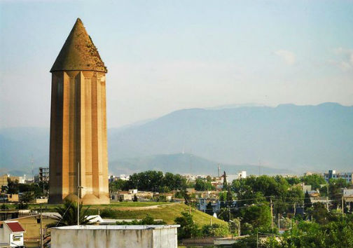 قدیمی‌ترین برج آجری جهان در محاصره علف‌های هرز/ آیا ربات پرنده به کمک قابوس می‌آید؟
