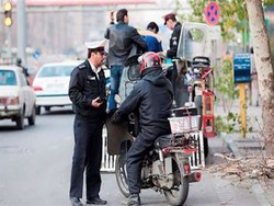 رانندگی با موتور سیکلت برقی و بنزینی نیاز به گواهینامه دارد + فیلم