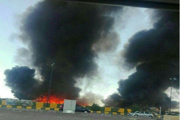 دود سیاه در آسمان بوشهر وحشت آفرید + جزئیات