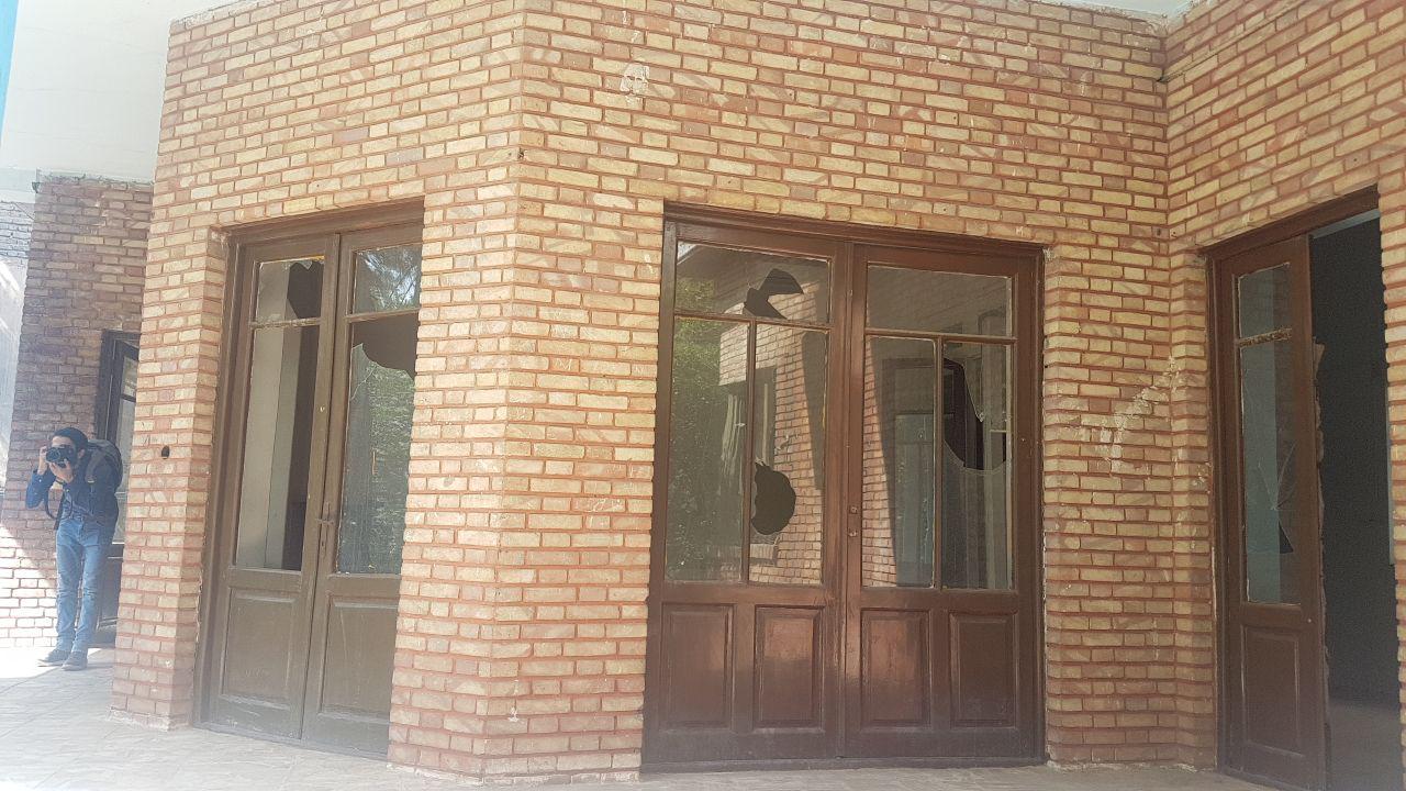 سقف خانه نیما یوشیج در حال فرو ریختن است + عکس و فیلم