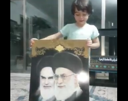 دعوت پسربچه خردسال از رهبر انقلاب به زبان شیرین کودکانه +فیلم