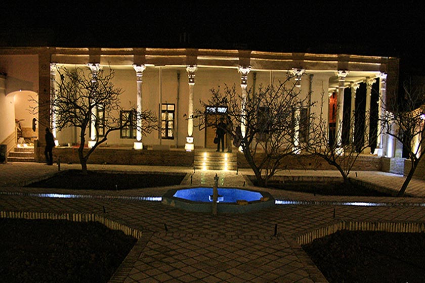عمارت و باغ امیر کجاست؟ عمارت و باغ امیر کجاست؟