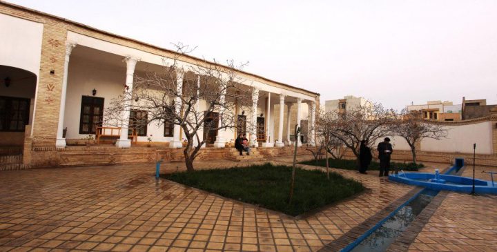 عمارت و باغ امیر کجاست؟ عمارت و باغ امیر کجاست؟